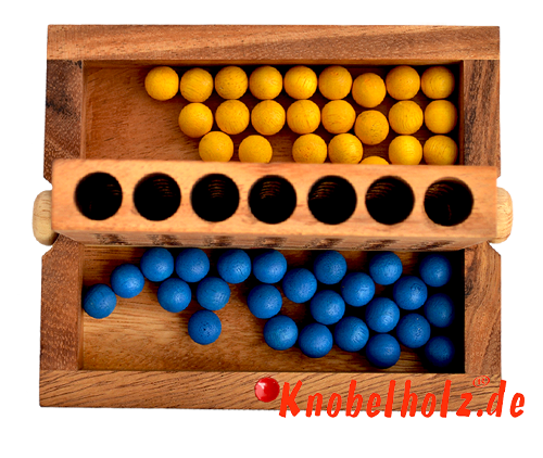 Vier Gewinnt Ausgangsposition für das Strategiespiel für 2 Spieler aus Monkey Pod Holz