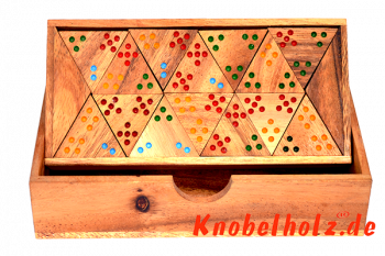 Triomino das Dreiecks Domino spielen mit mehreren Personen...schön aufgepasst jetzt müssen immer 2 zahlen pro Seite zueinander passen.