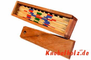 Beim Spiel Mikado ist Geschicklichkeit gefragt.....nehme einen Stab auf ohne das sich ein anderer bewegt oder wackelt...