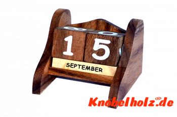 Holzkalender mit Holzwürfeln small Kalender aus Holz mit den Maßen 9,2 x 9,0 x 8,0 cm samanea wooden brain teaser
