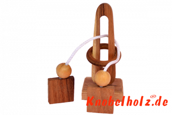 Lord of the Ring schweres Schnurpuzzle Ring und 2 Kugeln in den Maßen 7,2 x 7,2 x 16,5 cm, monkey pod string brain teaser